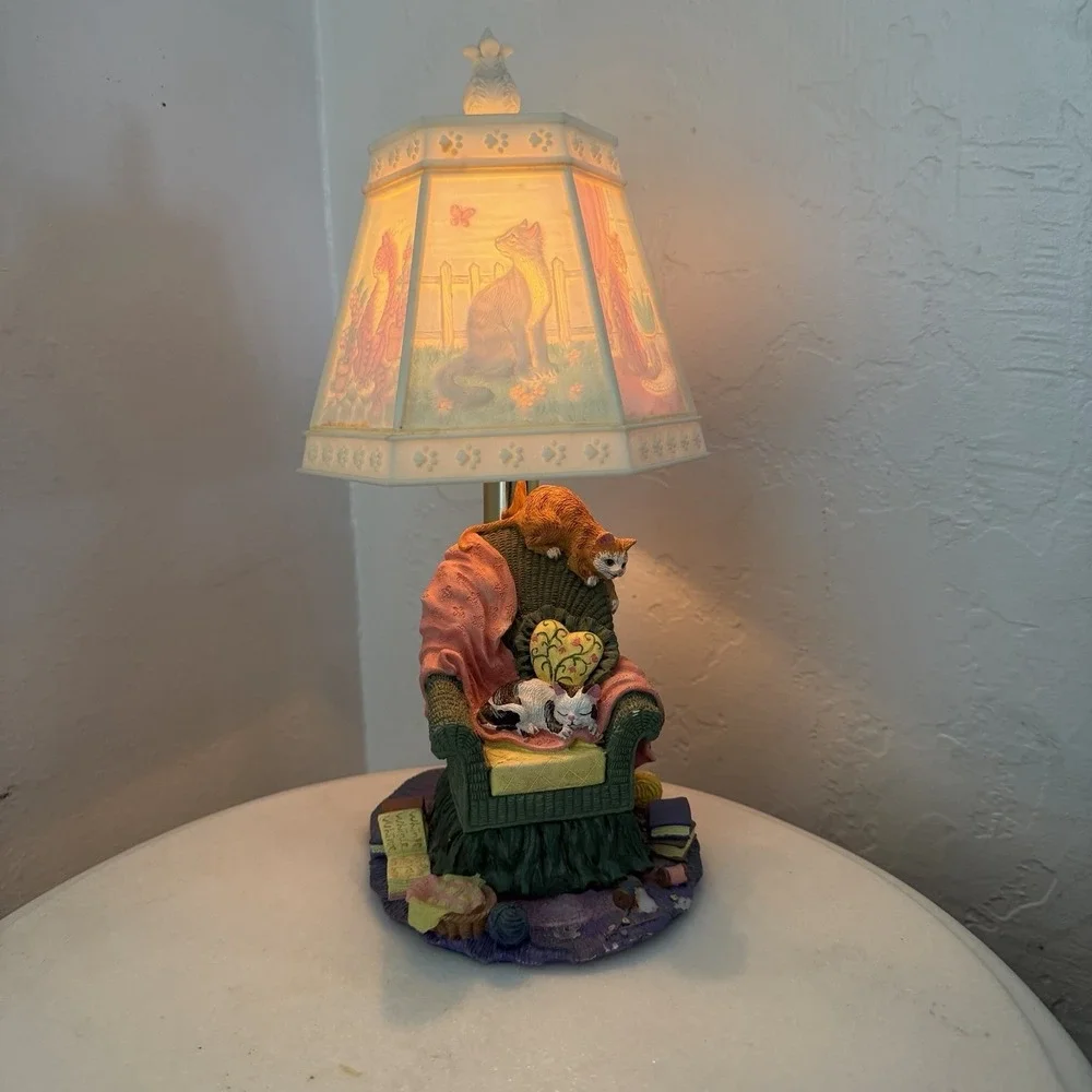 VTG Cat Lady Resin Figure Lamp Picture Shade Retro 90s Cottagecore *Flaws*